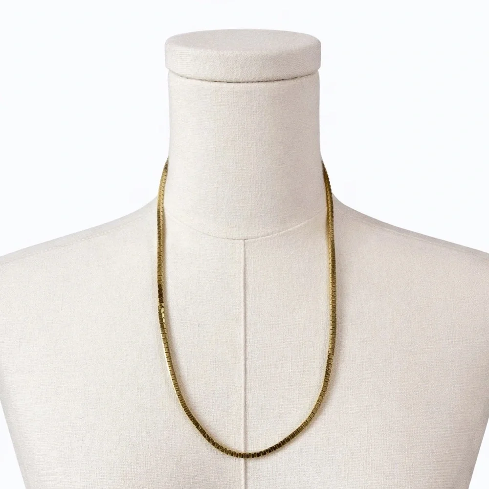 Vintage Elegant Gold Tone Box Necklace. Excellent Condition.